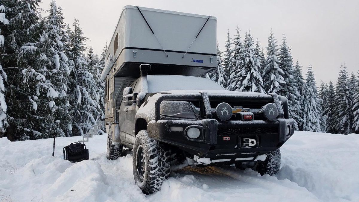 Frosty PopUp Four Wheel Camper early in the morning