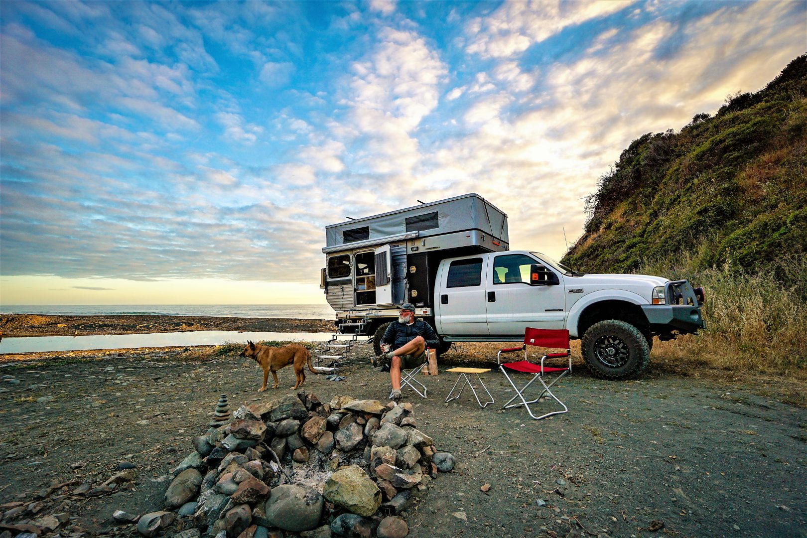 Relaxing PopUp Four Wheel Camper Style near beach